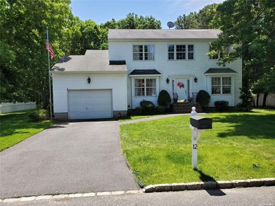 12 Wisconsin Avenue, Port Jefferson Station, NY, 11776