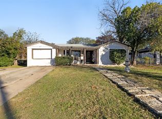 938 Gillham Rd, River Oaks, TX 76114