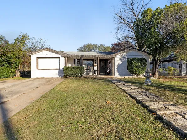 938 Gillham Rd, River Oaks, TX 76114
