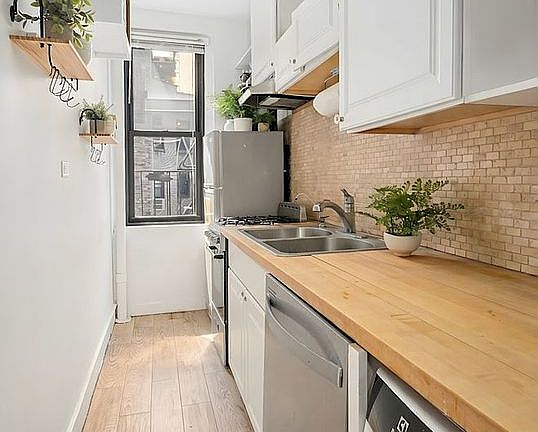 5th image of 17 W 64th St APT 5F