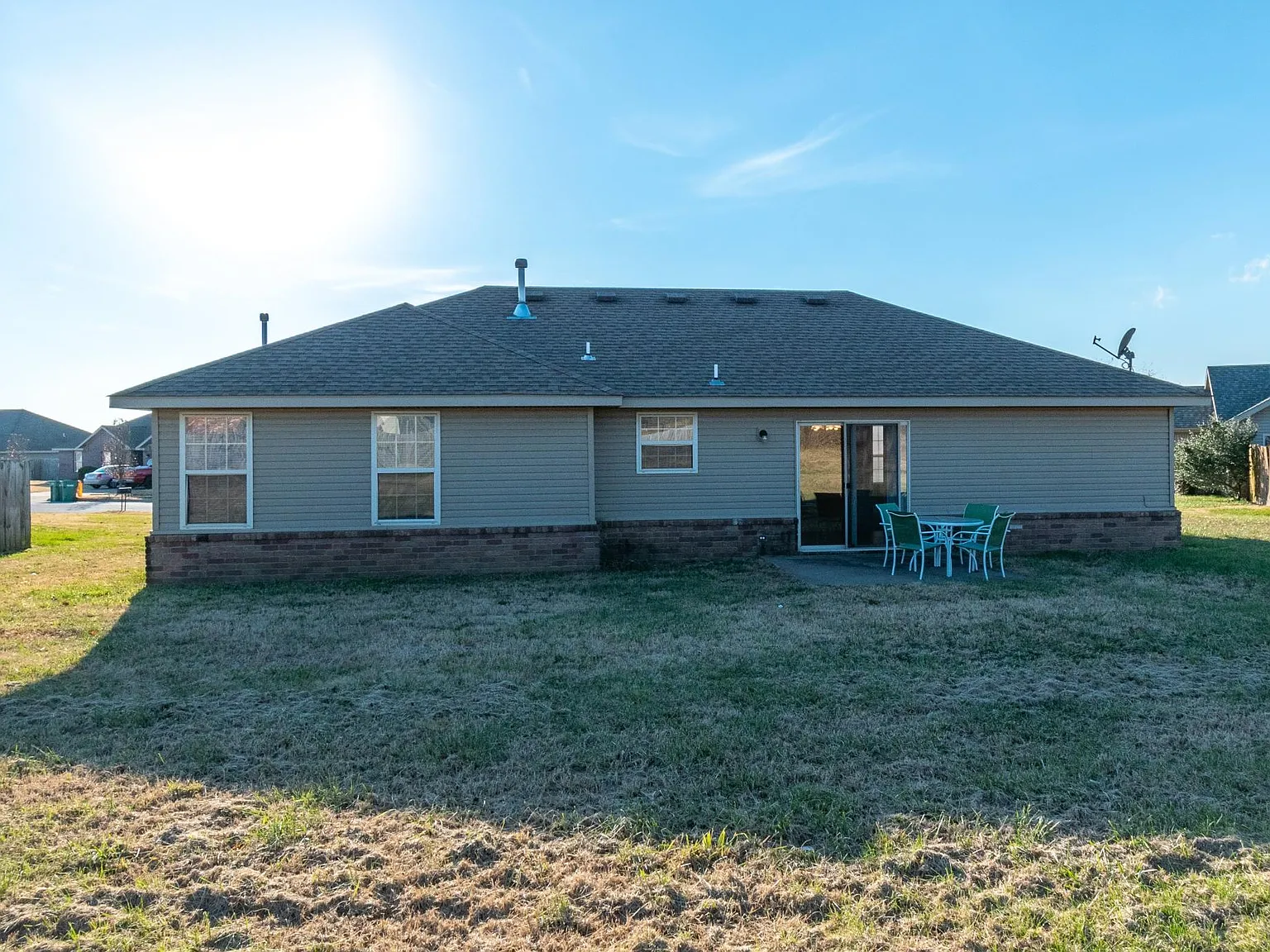 3 bed, 1255 sqft, $1,750 — Photo 4