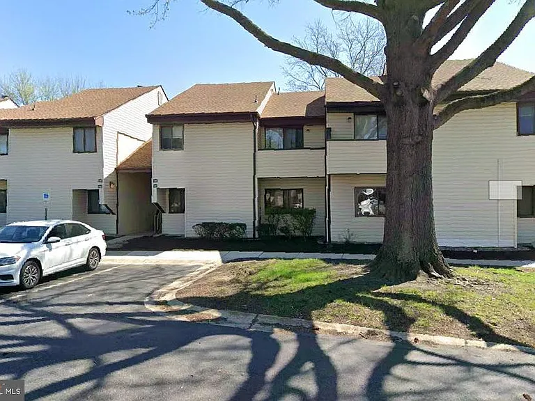 16 E Daisy Ln #B — Photo 1