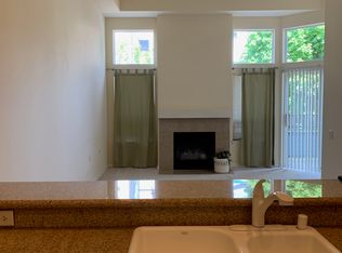 9222 Roosevelt Way NE APT 105, Seattle, WA 98115