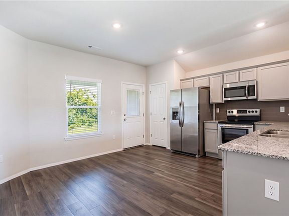 5th image of 1151 E Sparrow Cir