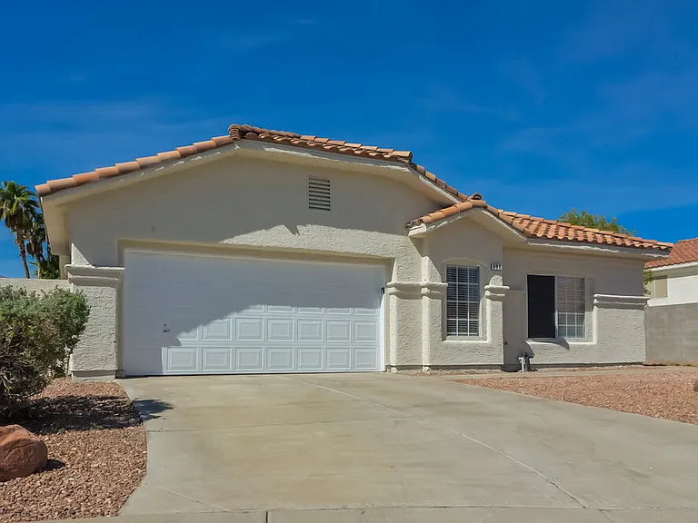 698 Senator Ct — Photo 3