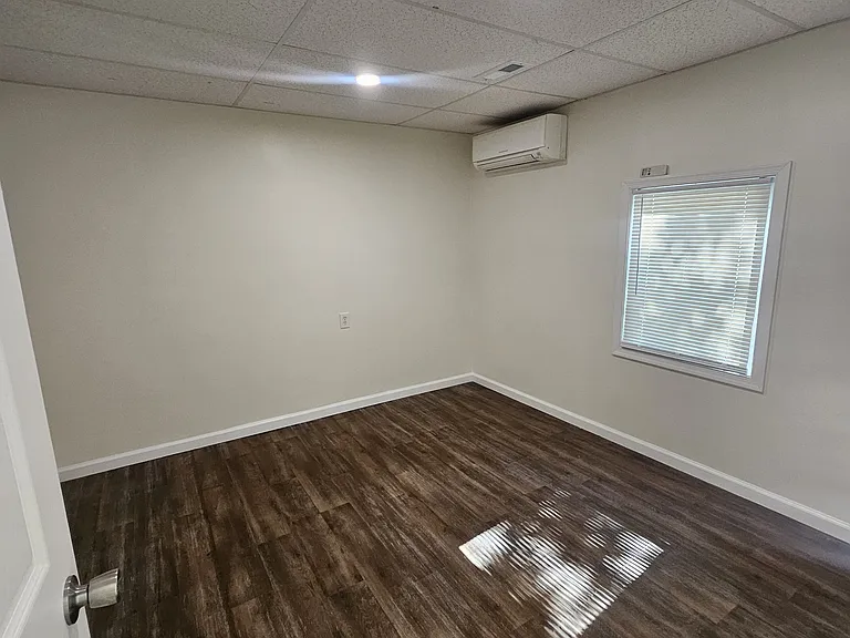 145 Quailwood Pkwy #12 — Photo 4