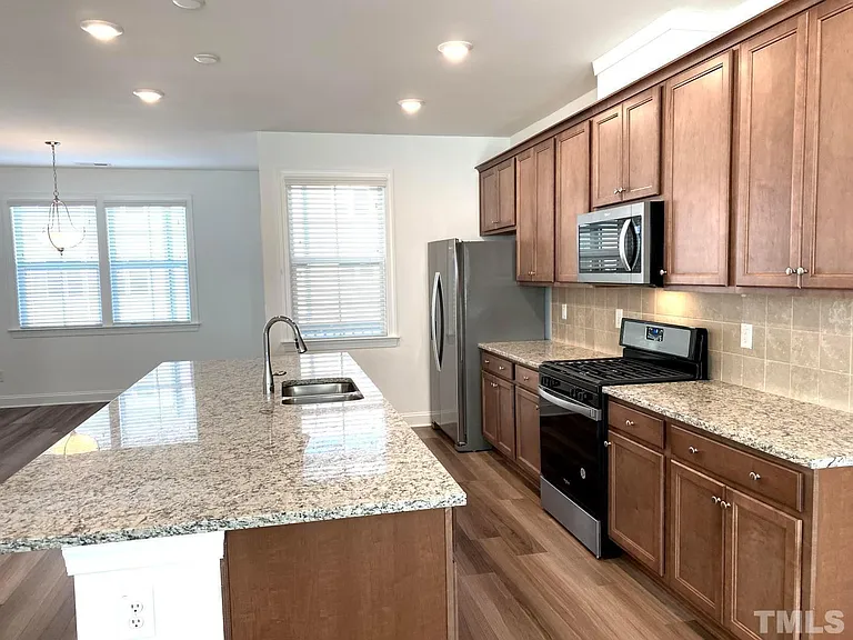 336 Clementine Dr — Photo 12
