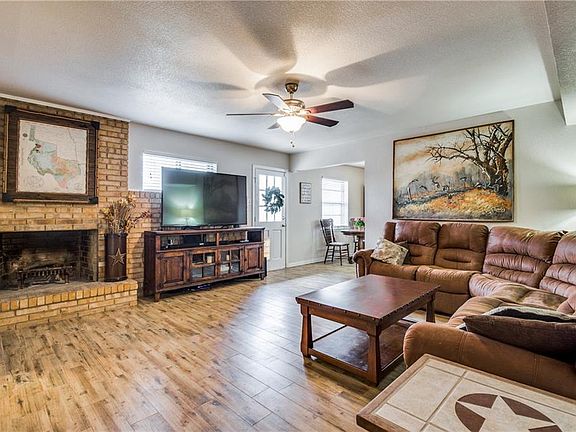 3rd image of 1904 Deep Valley Dr