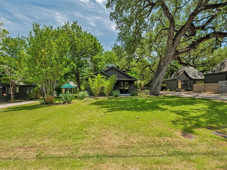 1503 Drake Ave #B — Photo 17