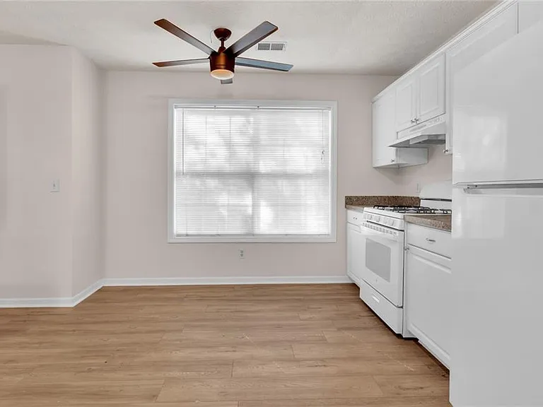 878 Grindstone Dr SW — Photo 12