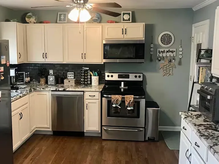 3128 Edgemont Dr — Photo 10