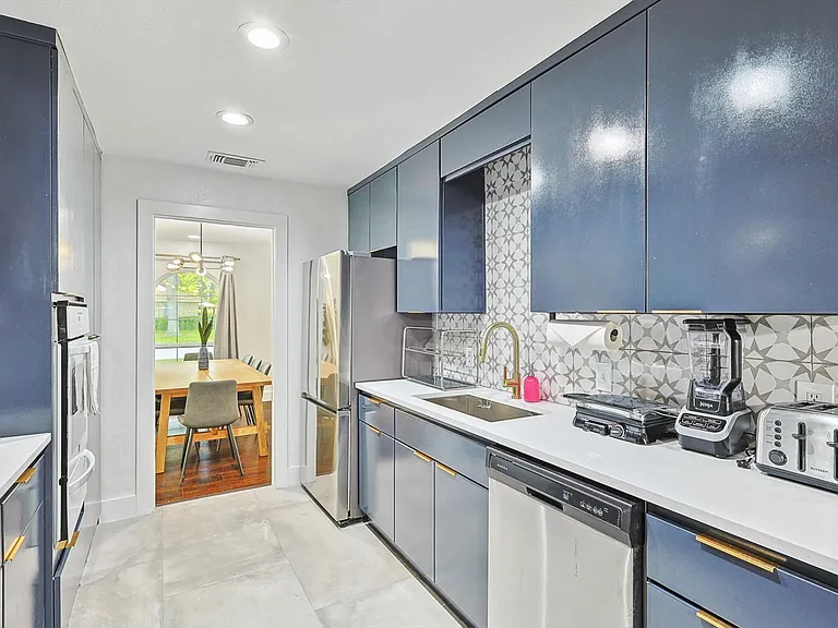 1012 Cloverdale Ln — Photo 17