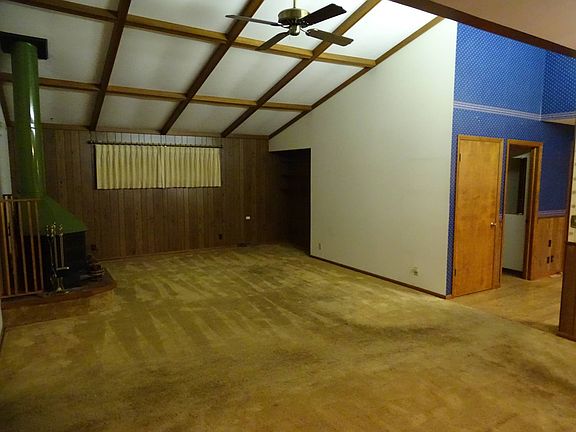 4th image of 2103 Country Club Dr