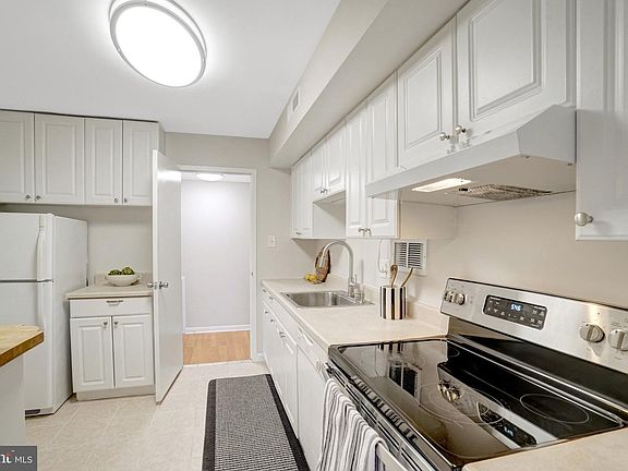 4th image of 3101 S Manchester St APT 615