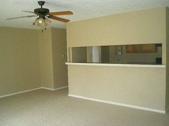 4th image of 555 Clemmons St