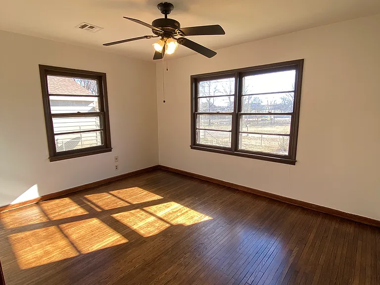 2509 W 38th St — Photo 30