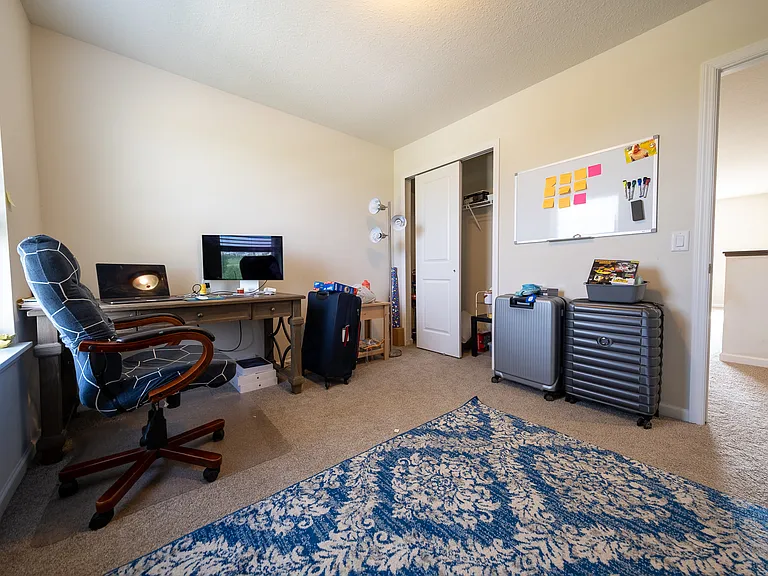 5595 Queensland Ln N — Photo 21