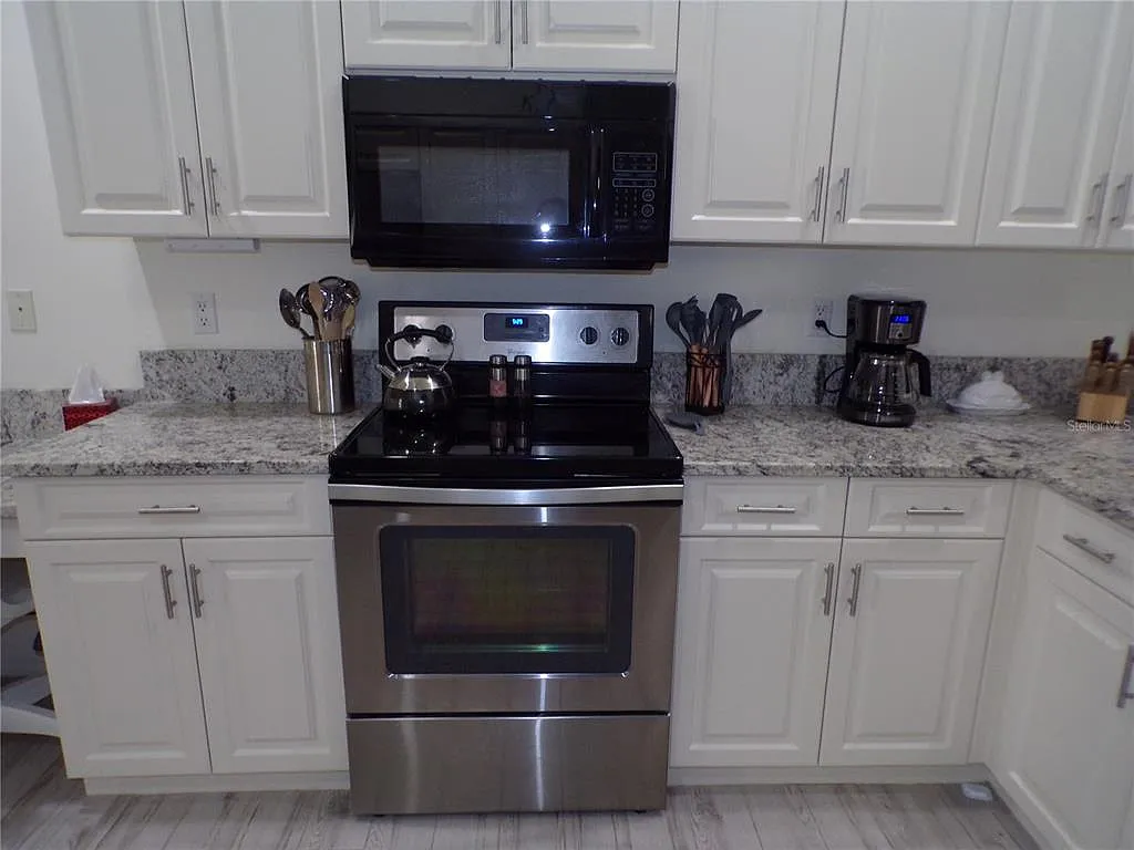 2 bed, 2.0 bath, 1451 sqft, $2,200 — Photo 3