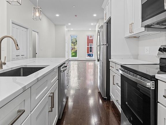 3rd image of 532 N Carrollton Ave