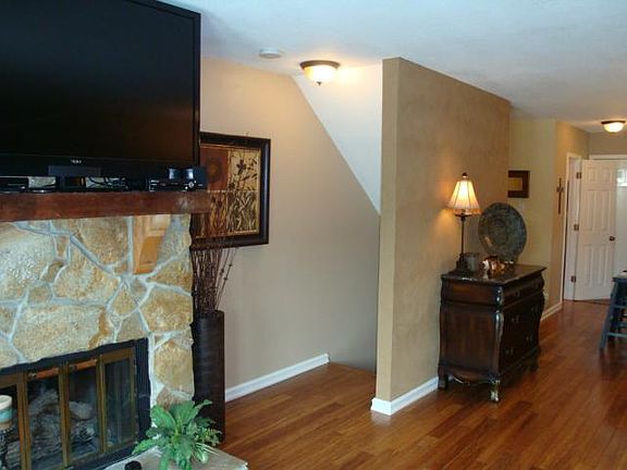 5th image of 9612 Perry Ln