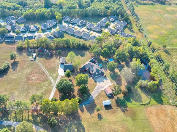 4005 N Old Wire Rd, Fayetteville, AR 72703
