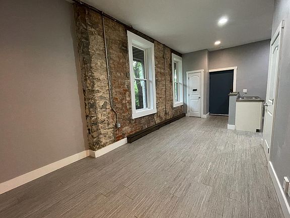 4th image of 547 Channing St #1