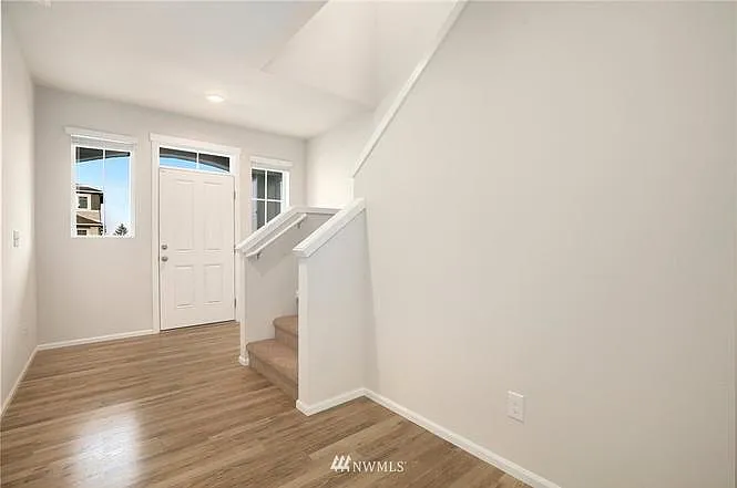 2730 Saga Ct NE — Photo 2