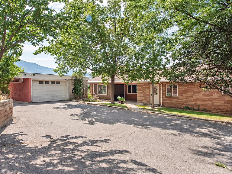 1401 Donegan Rd — Photo 17