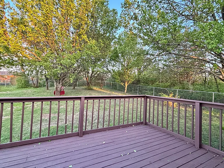 815 Woodlawn Ave — Photo 4