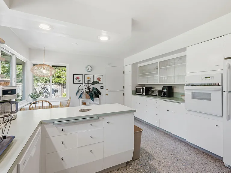 Spacious, sunlit kitchen