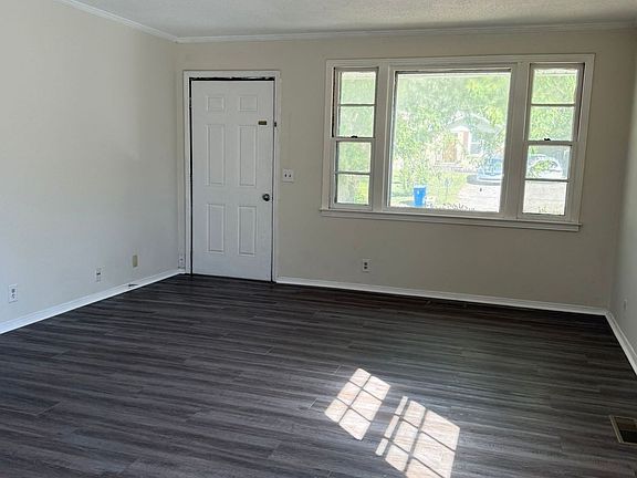 2nd image of 102 Cole Ct