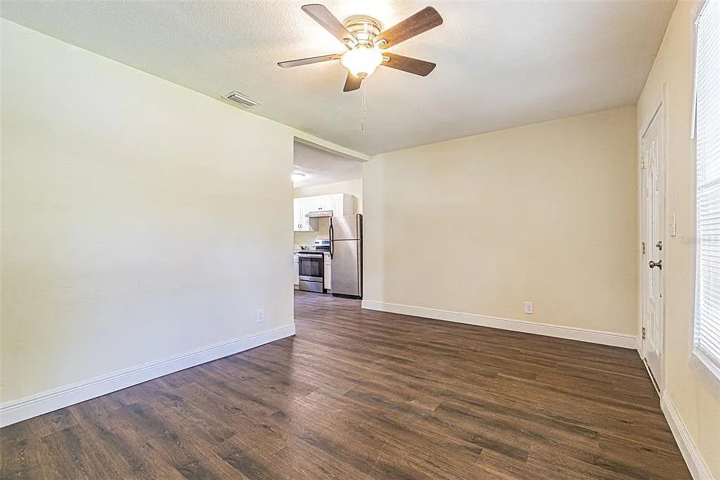 3 bed, 2.0 bath, 1356 sqft, $1,995 — Photo 4