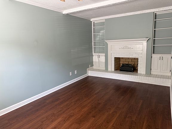 3rd image of 2705 N Center St APT 26