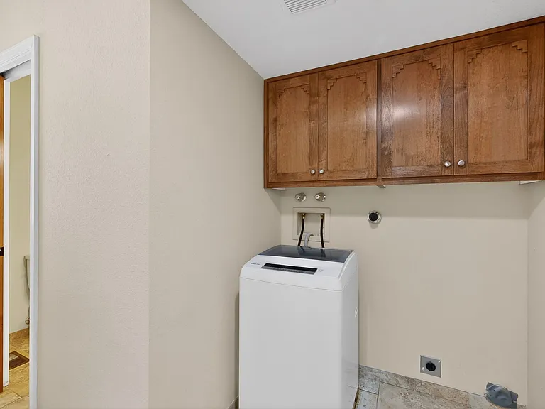 5612 Chelwood Park Blvd NE — Photo 17
