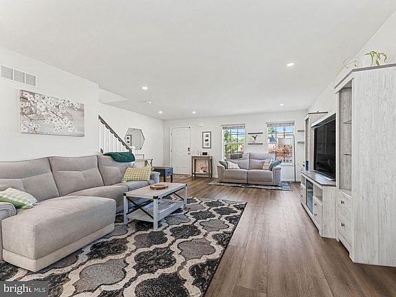 4th image of 2416 Brookdale Ave