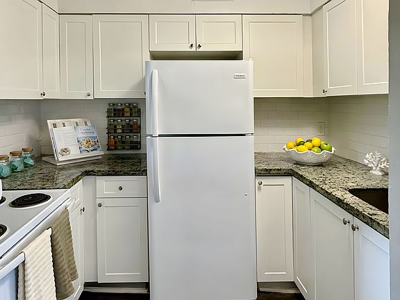 4th image of 3730 W Bay Ave #C340e1075