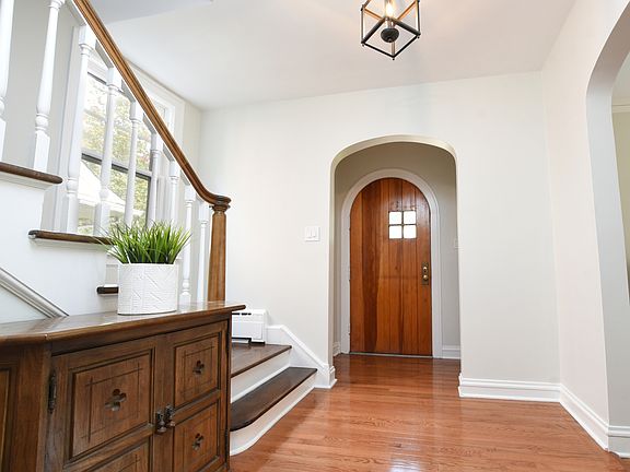 3rd image of 614 S Waiola Ave