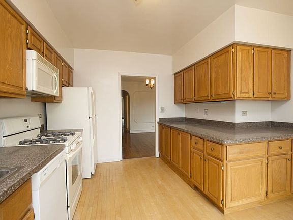 5th image of 2643 W Greenleaf Ave Unit E4