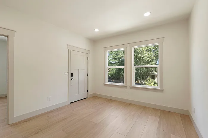 3634 6th Ave — Photo 9