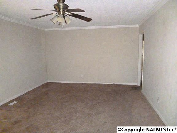 4th image of 2107 Edinburgh Dr S