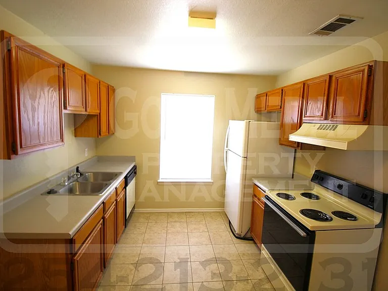 1708 Windward Dr — Photo 4