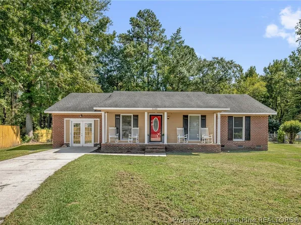 5543 Hallwood Dr, Hope Mills, NC 28348