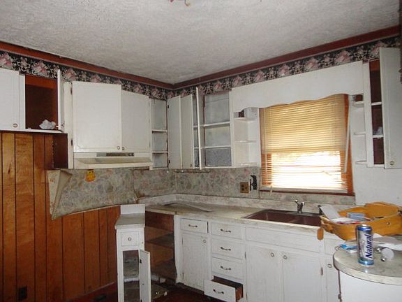 4th image of 167 Best Ave