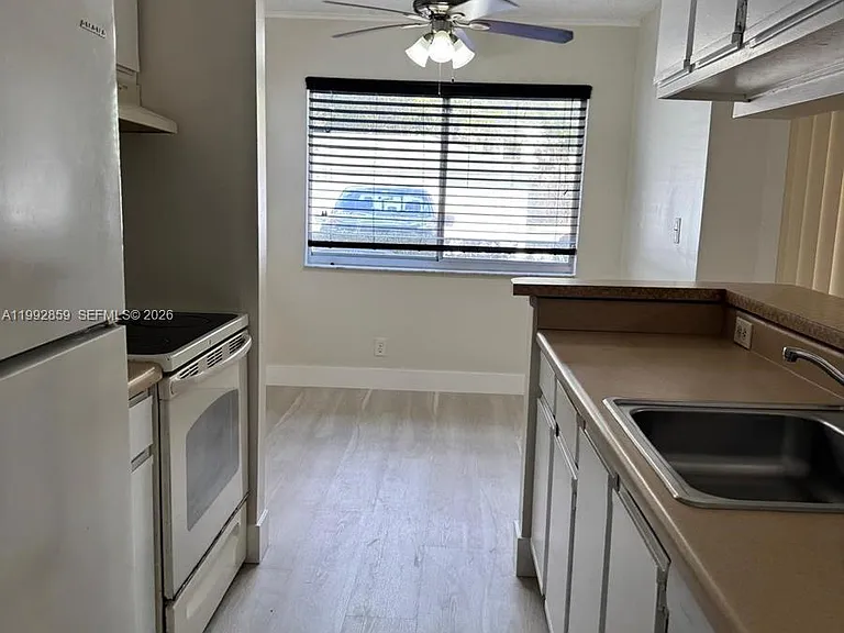 5760 Rock Island Rd #304 — Photo 2