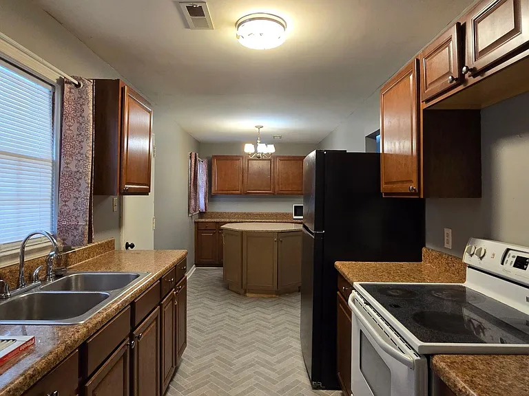 776 Kenyon Ave — Photo 7