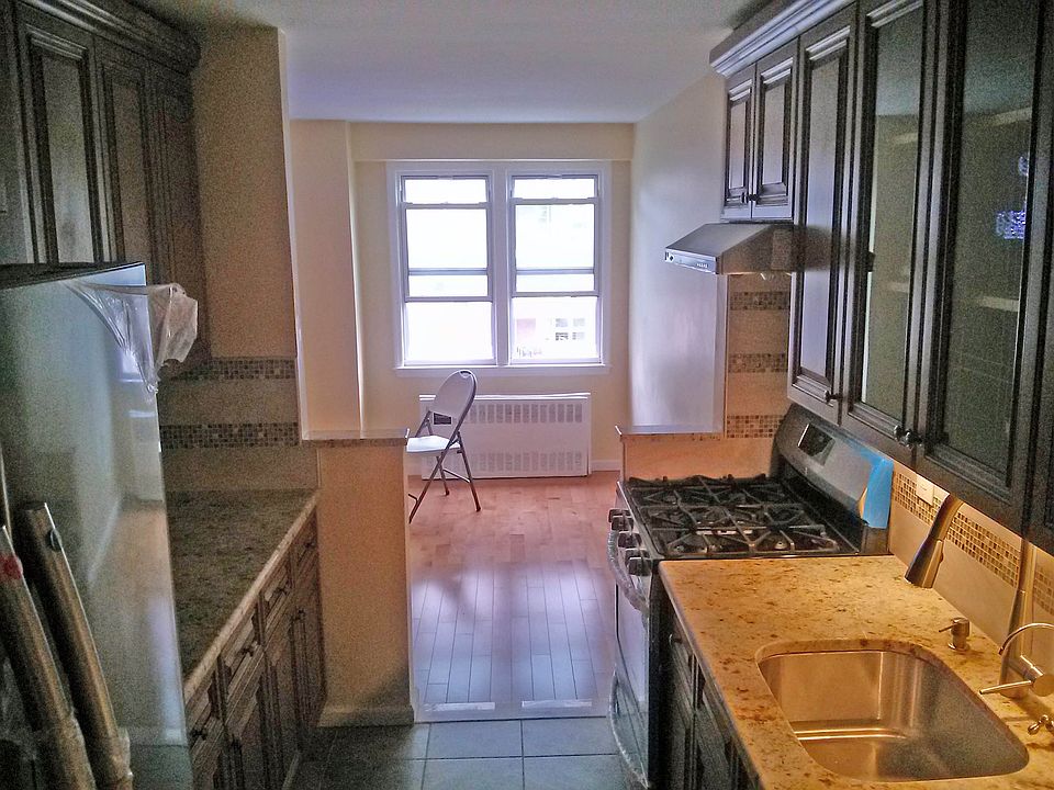 1st image of 13810 Franklin Ave APT 6C