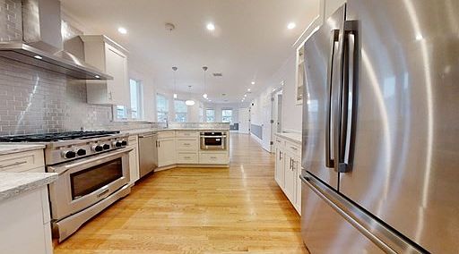 3rd image of 265 Boylston St #265