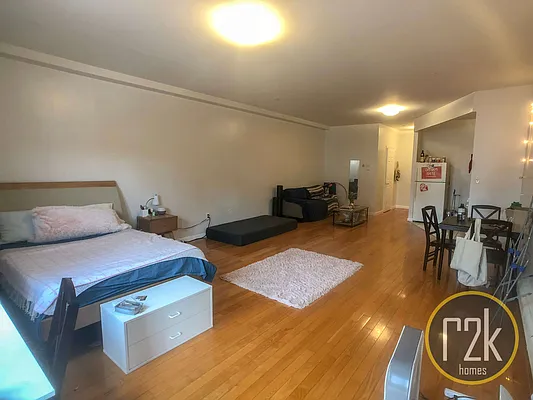 Rented by Realty 2000 Corp | media 3