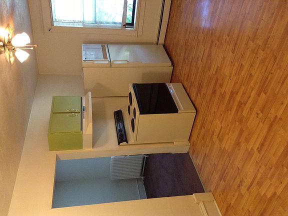 5th image of 301 E Washington St APT 4