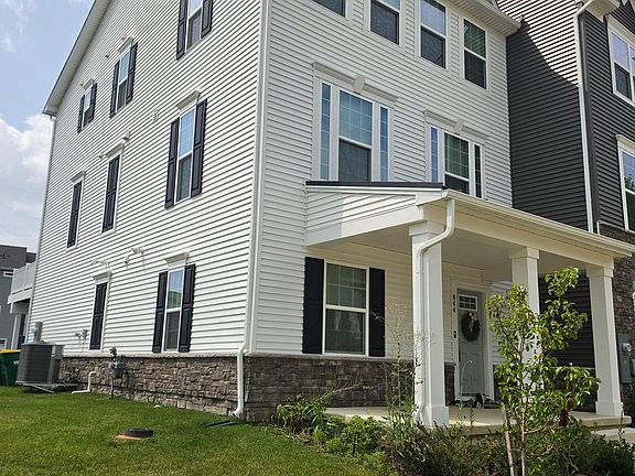 5th image of 844 New Castle Landing Dr